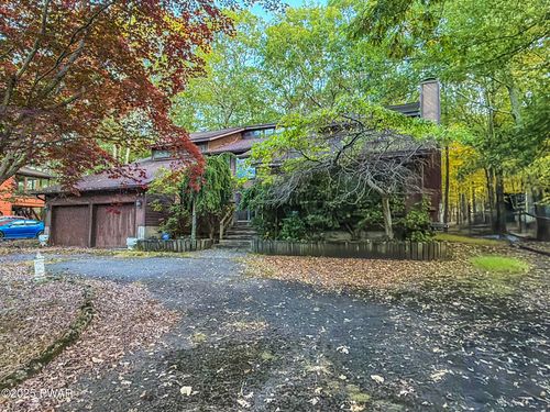 135 Sandlewood Dr, East Stroudsburg, PA, 18301-6977 | Card Image