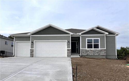 1912 Sw Hightown Dr, Lee's Summit, MO, 64082-4214 | Card Image