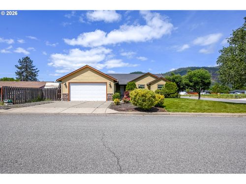 335 Weaver Ave, Myrtle Creek, OR, 97457-9736 | Card Image
