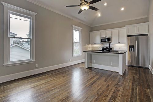1131 Oxford St, Houston, TX, 77008-7017 | Card Image