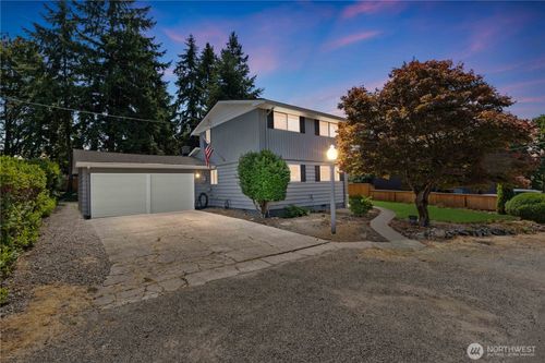 8320 24th St W, University Place, WA, 98466-2833 | Card Image