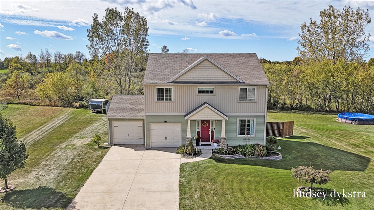 Trent Ridge Dr, Cedar Springs, MI 49319