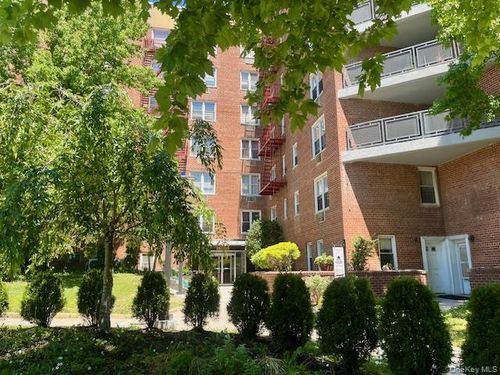 1d-15105 Cross Island Pkwy, Whitestone, NY, 11357-2635 | Card Image