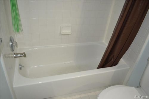 45209 Horseshoe Cir, Canton, MI, 48187-5057 | Card Image