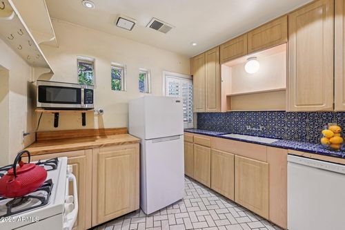 6-4540 N 44th St, Phoenix, AZ, 85018-4272 | Card Image