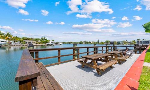 2g-8550 Byron Ave, Miami Beach, FL, 33141-4860 | Card Image