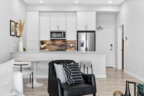 423-255 Les Jardins Pk Se, Calgary, AB, T2C5W9 | Card Image