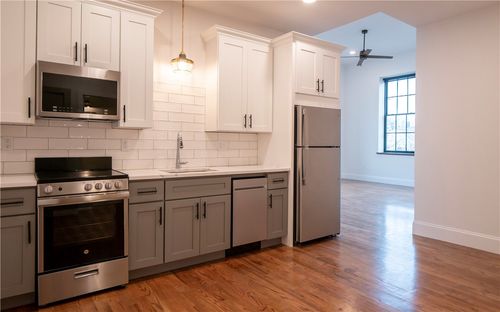 apt-31-15 Cranston Ave, Newport, RI, 02840-4169 | Card Image