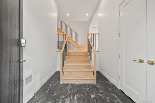 211-23 Singer Ave, Spring Valley, NY, 10977-5409 | Card Image