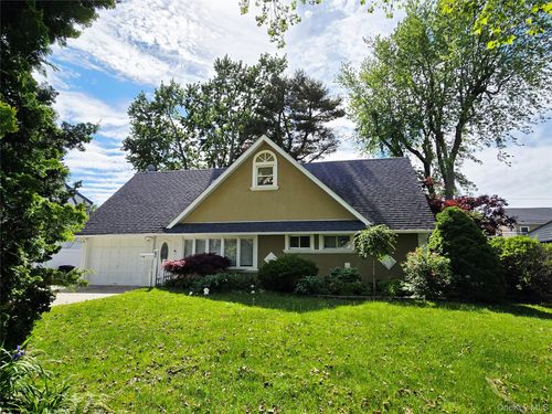 52 Mist Ln, Westbury, NY, 11590-6310 | Card Image
