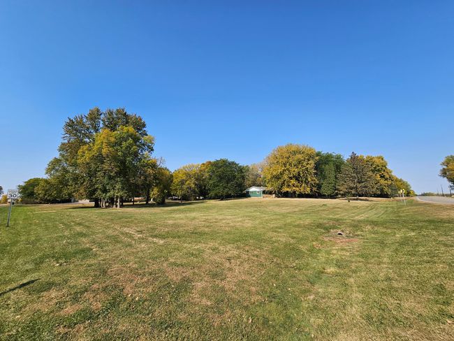 Spacious yard | Image 22