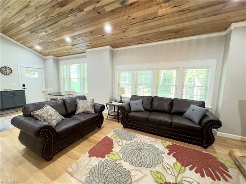 440 Old Railroad Grade Rd, Thurmond, NC, 28683-9406 | Card Image