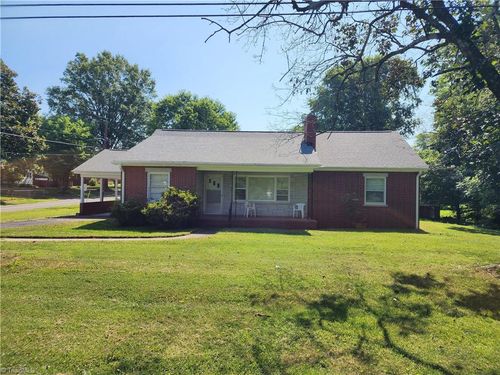 571 Lovers Ln, Mount Airy, NC, 27030-8084 | Card Image