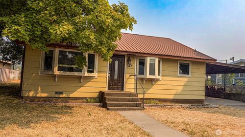 1123 Central Ave, Oroville, WA, 98844-9701 | Card Image