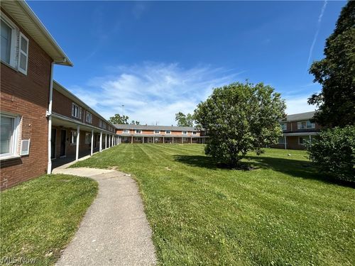 15-4871 Banbury Ct, Warrensville Heights, OH, 44128-5351 | Card Image