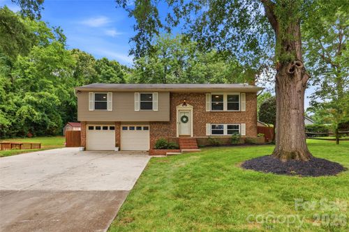 716 Regency Dr, Charlotte, NC, 28211-5419 | Card Image