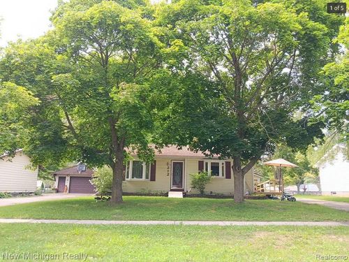 212 Sunnybrooke Dr, Vernon, MI, 48476-9100 | Card Image