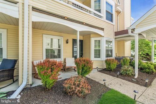 124 Mill Run E, Hightstown, NJ, 08520-3025 | Card Image