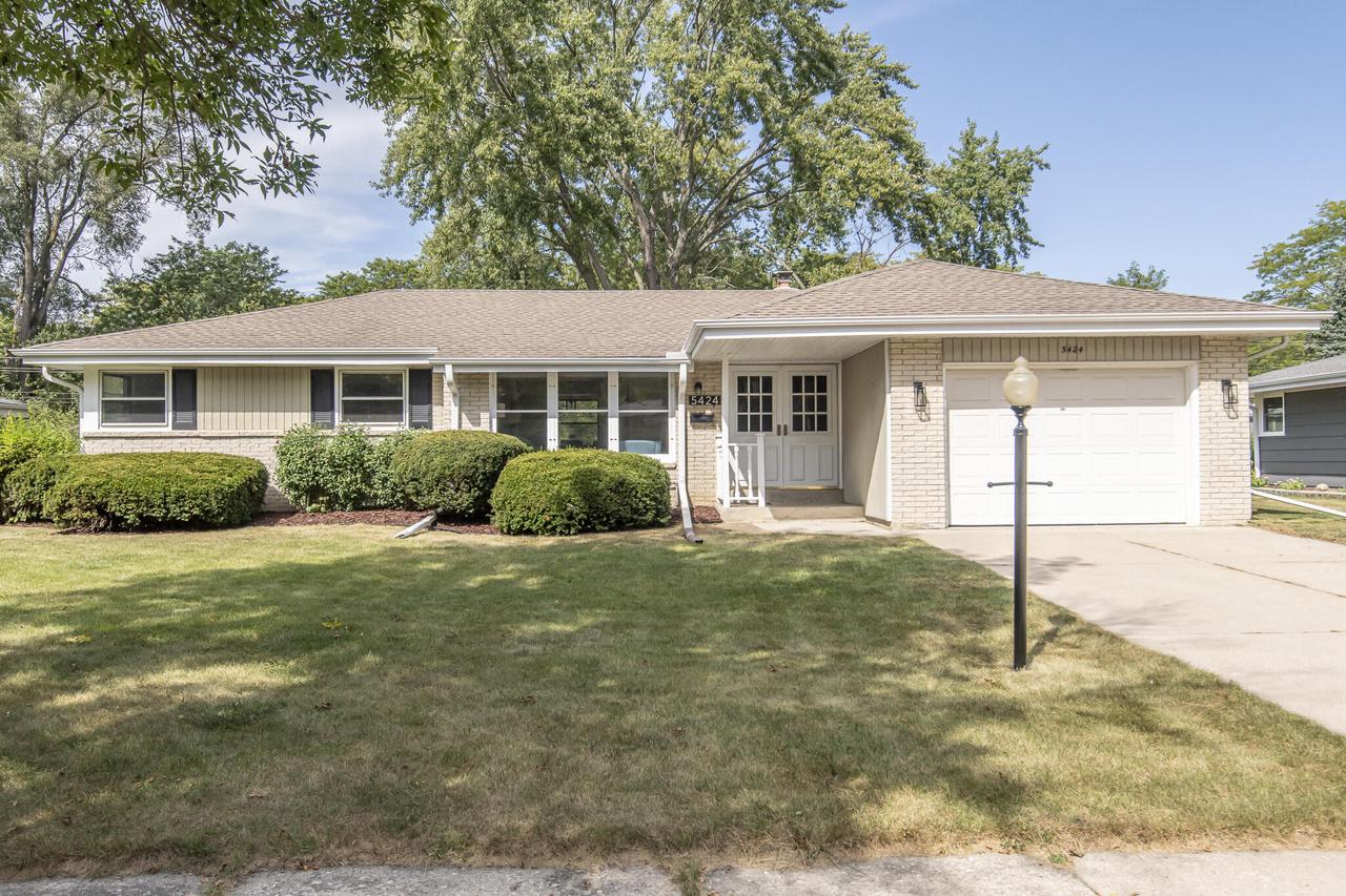 Olympia Dr, Greendale, WI 53129