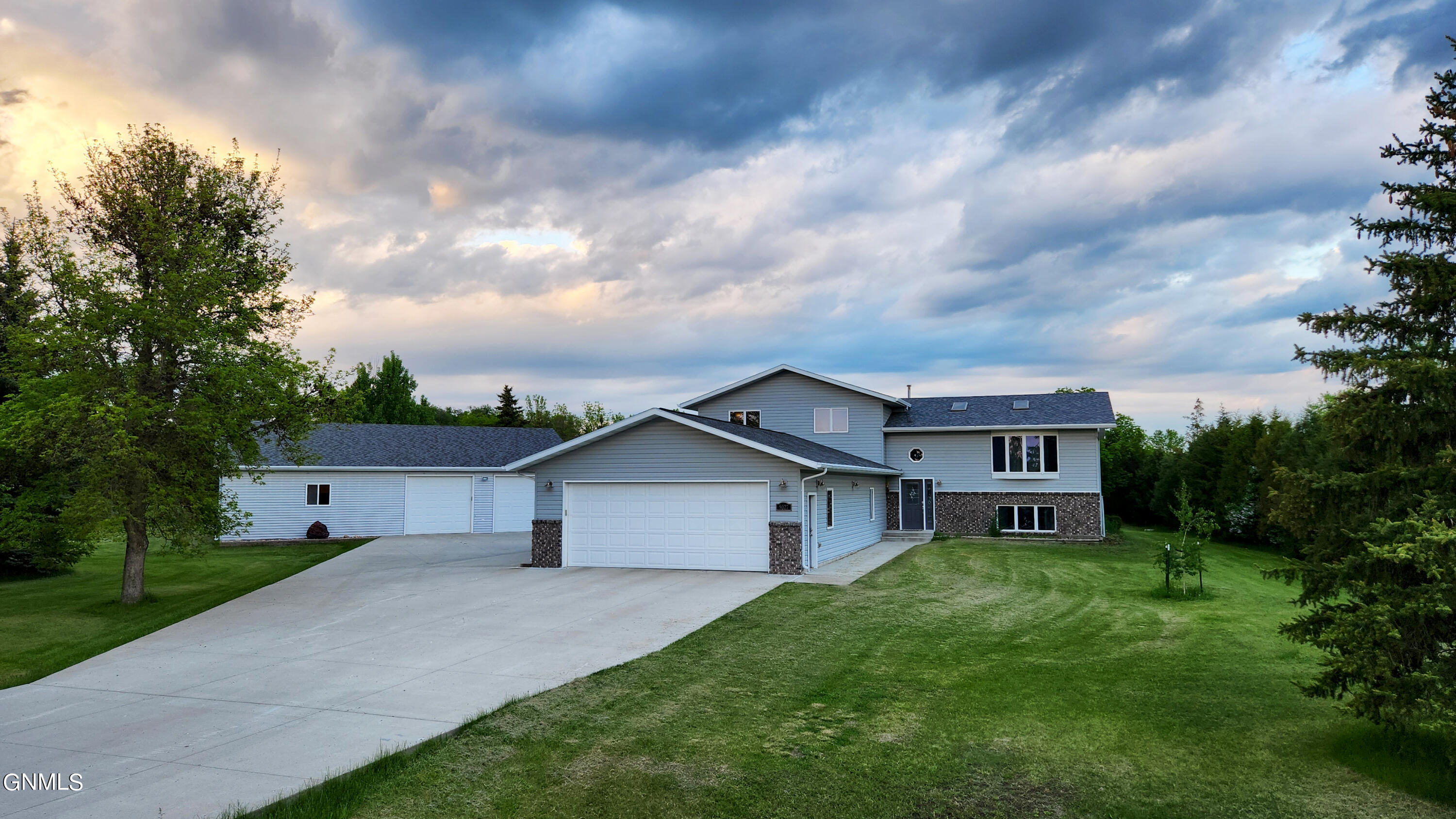 Flatrock Loop, Bismarck, ND 58503