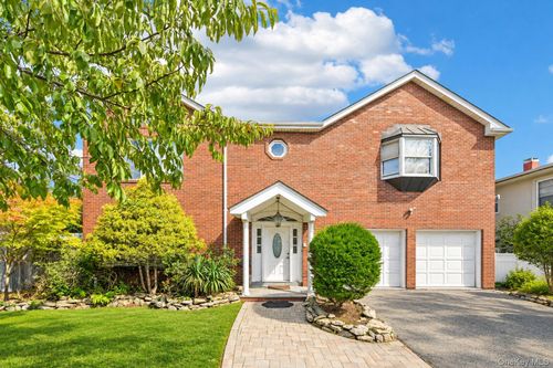 708 Park Lane, Hempstead, NY, 11516 | Card Image
