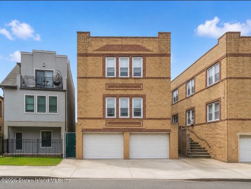 40 Hancock St, Staten Island, NY, 10305-1242 | Card Image