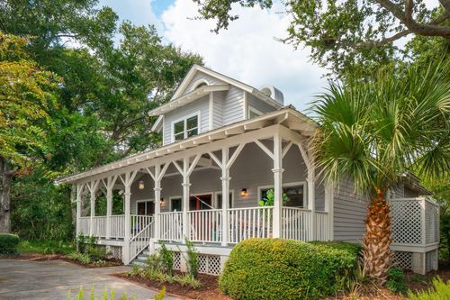 94 Seaside Cottage Ln, Isle of Palms, SC, 29451-2905 | Card Image