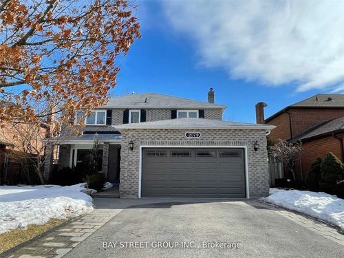 2079 Pineview Dr, Oakville, ON, L6H5M5 | Card Image