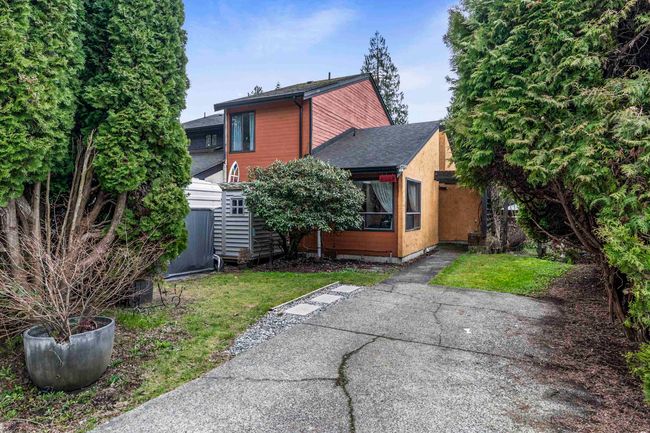 View of front of house with a shingled roof | Image 35