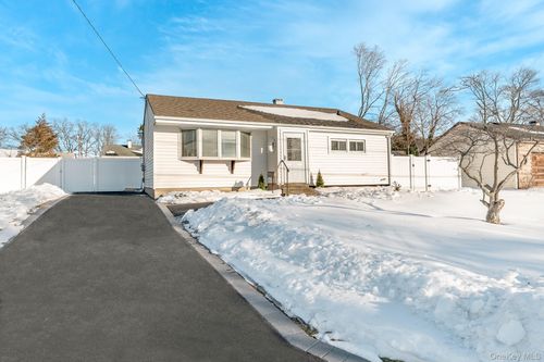 165 Westwood Dr, Brentwood, NY, 11717-6213 | Card Image