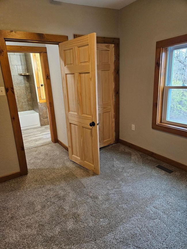 6 paneled doors through out | Image 13