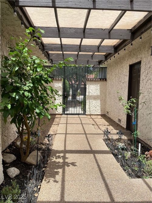 2721 San Lago Ct, Las Vegas, NV, 89121-3951 | Card Image