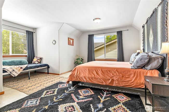 2nd story bed #3 w/ sitting area | Image 19
