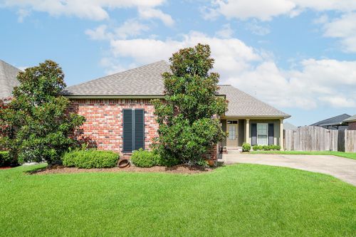 122 Dicharry Ct, Thibodaux, LA, 70301-1622 | Card Image