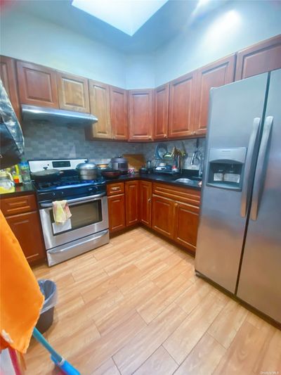 146-15 58th Avenue, House other with 3 bedrooms, 3 bathrooms and null parking in Flushing NY | Image 3