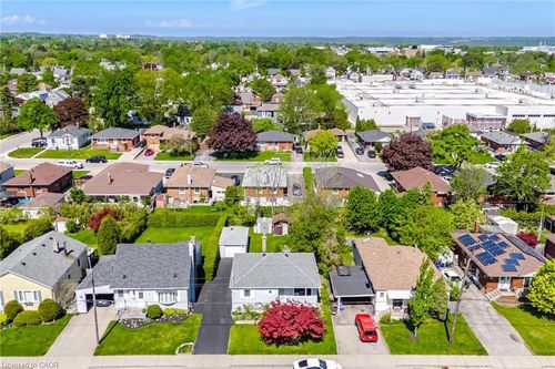 94 Clarendon Ave, Hamilton, ON, L9A3A3 | Card Image