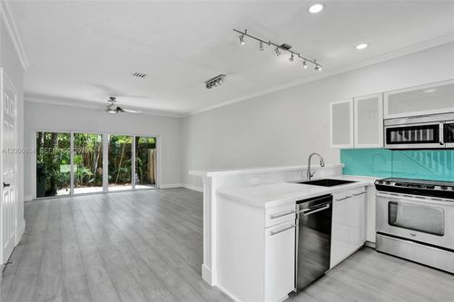 10-835 Ne 19th Ave, Fort Lauderdale, FL, 33304-3074 | Card Image