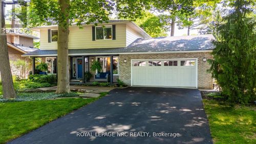 7077 Ridgewood Cres, Niagara Falls, ON, L2J2C2 | Card Image