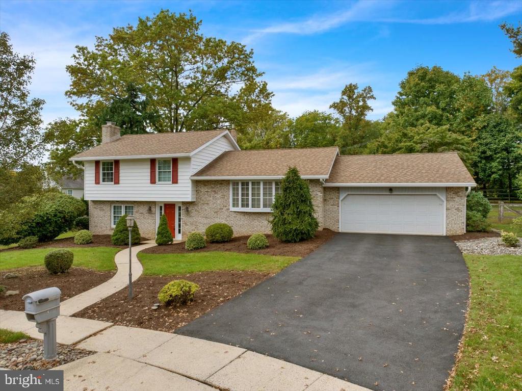Lori Ct, Reading, PA 19606