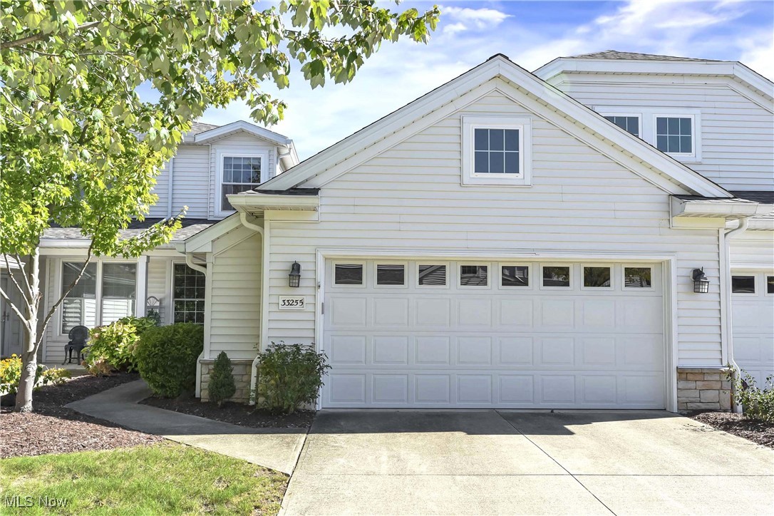 Fairport Dr, Avon Lake, OH 44012