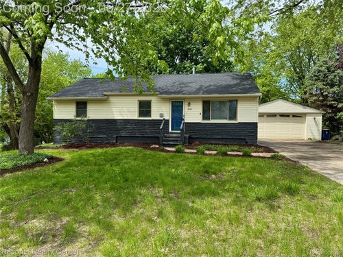 5458 Vincent Ave, Waterford, MI, 48327-2481 | Card Image