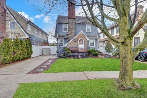 2889 Arnold Ave, Oceanside, NY, 11572-2032 | Card Image