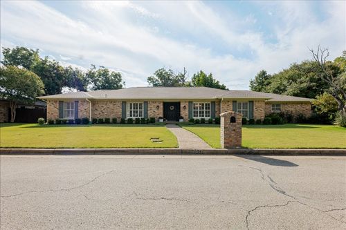 7017 Miramar Cir, Fort Worth, TX, 76126-2310 | Card Image