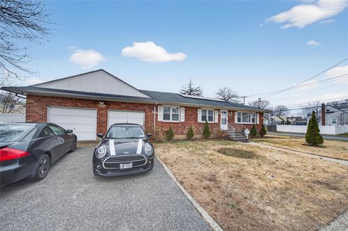 650 Northern Pkwy, Uniondale, NY, 11553-3522 | Card Image