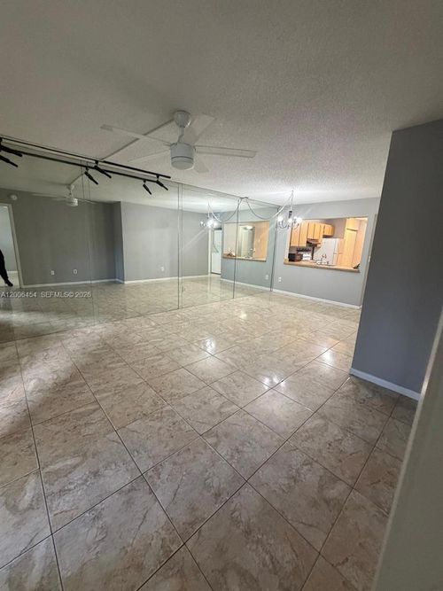 103-19-20825 Ne 8th Ct, Miami, FL, 33179-1953 | Card Image