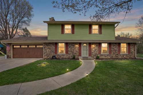 W310S9014 Cherokee Pass, Mukwonago, WI, 53149-8867 | Card Image