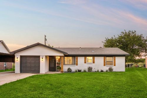 104 E Oak St, Gunter, TX, 75058-2530 | Card Image