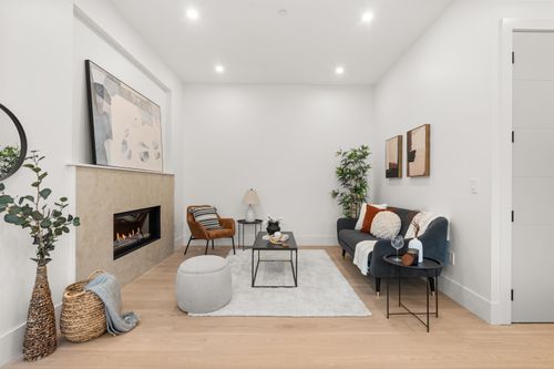 2-1822 E 14th Ave, Vancouver, BC, V5N2E2 | Card Image