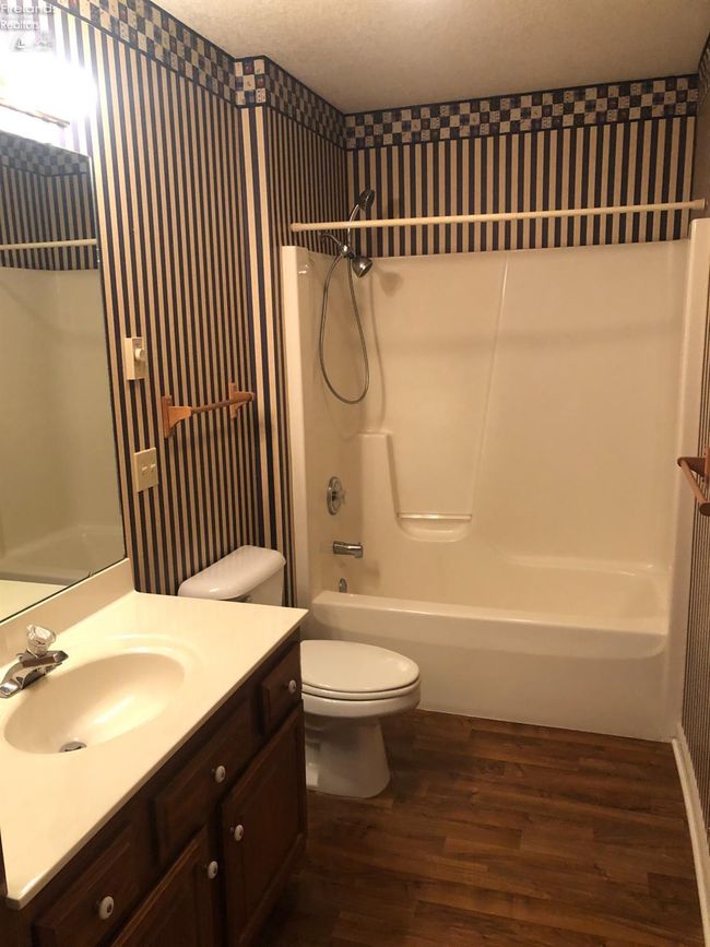 4410 Woodridge Dr, House other with 2 bedrooms, 2 bathrooms and 2 parking in Sandusky OH | Image 10
