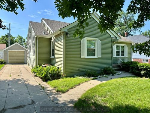 1809 W Division St, Grand Island, NE, 68803-5428 | Card Image